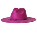 Chapeau fedora en suédine à large bord fuchsia avec bande à motif géométrique rétro. - M (56-58cm) / Rose rouge