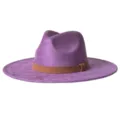 Vue détaillée du chapeau fedora violet en faux daim à large bord avec ceinture. - M (56-58cm) / Violet
