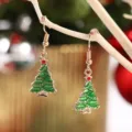 Orecchini pendenti albero di Natale con ganci dorati e smalto verde festivo decoro. - Stile Albero di Natale (9.20.2)