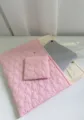 Rosa gesteppte Herz Tablet Schutzhülle mit kleiner Tasche, süße Laptoptasche für iPad 14 Zoll. - Rosa