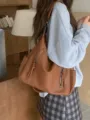 Borsa a tracolla in pelle marrone da donna, elegante borsa a spalla hobo per il commuting. - Marrone
