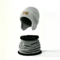 Conjunto de gorro de punto gris con orejeras y calentador de cuello de felpa, detalle invierno. - Ajustable / Gris Claro (Juego de Gorro y Bufanda)