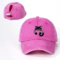 Gorra de béisbol rosa para coleta con bonito diseño de gato negro y ajuste trasero. - Ajustable / Rosa rojo