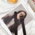 Cintura sottile in pelle marrone scuro da donna, fibbia quadrata minimalista, stile retrò. - Caffè