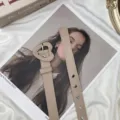 Cintura beige da donna con fibbia a cuore, elegante cintura in tessuto con occhielli. - Beige