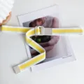 Ceinture en toile rayée blanc et jaune avec boucle en métal et bouts en cuir pour les femmes. - Jaune/Blanc/Jaune