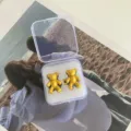 Clips de serrage de taille de jean ours mignon avec boîte, outil réglable pour pantalon denim. - Jaune