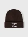 Καφέ πλεκτό σκουφάκι beanie με λευκό κεντημένο κείμενο Jesus King λεπτομέρεια χειμώνας - Ρυθμιζόμενο / Καφέ