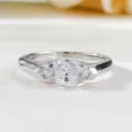 Anello minimalista in lega con zircone marquise e pietre geometriche argento lucido. - Taglia 7 / Argento