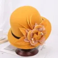 Chapeau cloche en feutre de laine jaune pour femme, chapeau melon vintage à fleurs élégantes. - M (56-58cm) / Pivoine / Jaune