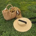 Sac à main en paille et chapeau de soleil plat avec doublure florale pour plage d'été - M (56-58cm) / Paille Naturelle Bord 10cm + Ruban Noir