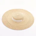 Grand chapeau de paille pour femme, chapeau de soleil d'été plat avec ruban blanc chic. - M (56-58cm) / Paille Naturelle Bord 18cm + Ruban Blanc