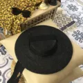 Femme chapeau de paille plat noir large bord protection solaire plage vacances style élégant - M (56-58cm) / Paille Noire Bord 10cm + Ruban Noir