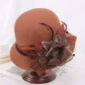 Chapeau cloche chapeau melon en feutre de laine pour femme élégante fleur filet marron - M (56-58cm) / Fleur de Dentelle / Café Clair