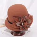 Chapeau Cloche en Feutre de Laine Automne Hiver Femme Melone Vintage avec Décor de Fleurs SKU - M (56-58cm) / Pivoine / Café Clair