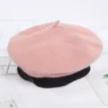 Sombrero de boina de mezcla de lana para mujer con banda negra, elegante gorra de invierno. - Ajustable / Rosa Claro
