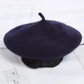 Boina clásica de fieltro de lana para mujer, elegante gorro de pintor francés con pinza. - Ajustable / Azul Marino
