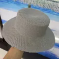 Chapeau de paille gris à sommet plat pour femmes, protection solaire idéale pour la plage. - M (56-58cm) / Gris