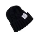 Bonnet en tricot noir, bonnet d'hiver chaud et épais avec étiquette tissée pour femmes. - Noir