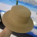 Chapeau de paille plat kaki pour femmes, élégant chapeau de batelier de plage d'été. - M (56-58cm) / Kaki