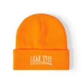 Oranje gebreide muts met witte geborduurde slogan tekst voor warme winter casual dagelijks - Verstelbaar / Oranjegeel