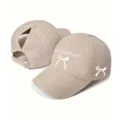 Berretto da baseball kaki ad asciugatura rapida con coda di cavallo, fiocco e testo. - Regolabile / Cachi