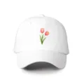 Witte honkbalpet detail met aquarel tulp print, verstelbare zonnehoed buiten. - Verstelbaar / Wit