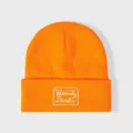 Oranje gebreide muts met omslag en witte geborduurde letterpatch voor stijlvolle winterse warmte. - Verstelbaar / Oranjegeel