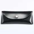 Tragbares schwarzes Leder Brillenetui mit Druckknopf, stilvoller Schutz fuer Sonnenbrillen. - 185*85*50 / Schwarz