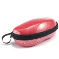 Rotes gemustertes Hartschalen Brillenetui mit Reissverschluss und schwarzem Gurt. - 150x90x60mm / Rot