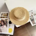 Sombrero de paja de parte superior plana con flecos de rafia hueca para el sol de verano - M (56-58cm) / Rafia Calada Cinta Triple Pliegue - Beige