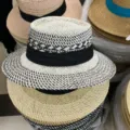 Women's black and white woven flat top straw hat, vintage summer beach sun hat fedora. - M (56-58cm) / White Mixed