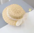 Kinder strohoed plat top met parels und witte tule strik, schattige zonnehoed. - 48-52CM (Ca. 2-6 Jaar) Eén Maat / Lange Mesh Strohoed