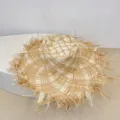 Detailansicht der Raffia Fransen Sonnenhut, Naturstroh Textur, Strand Urlaub Stil - M (56-58cm) / Stoff und Bast Mischung