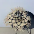 Raffia ausgefranster Sonnenhut mit breiter Krempe, ideal für Strandurlaub und UV-Schutz Details. - M (56-58cm) / Stoff und Bast Mischung Schwarz