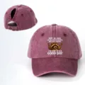 Gorra de beisbol de algodon lavado con grafico de mapache gracioso y texto divertido para exterior. - Ajustable / Burdeos