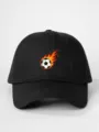 Classico berretto da baseball nero con stampa di pallone da calcio in fiamme, sportivo. - Regolabile / Nero