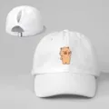Weiße Pferdeschwanz Baseballkappe mit süßem Capybara Grafikdruck und verstellbarem Riemen. - Verstellbar / Weiß