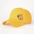 Nahaufnahme Detail einer gelben Baseballkappe mit niedlichem Wasserschwein und Fragemotiv. - Verstellbar / Leuchtgelb