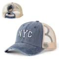 Distressed Denim Mesh Pferdeschwanz Baseballcap mit NYC Stickerei für Outdoor Freizeit. - Verstellbar / Marineblau/Beige