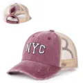 Cappello da baseball vintage con ricamo NYC, rete traspirante e pratica apertura posteriore. - Regolabile / Borgogna