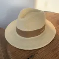 Sombrero de paja de verano fedora panama playa sol mujer hombre con cinta marrón. - Cinta Caqui Fedora / Rosa