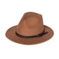 Bruine fedora hoed detailweergave, klassiek wolvilt materiaal met zwarte lederen riem gesp. - M (56-58cm) / Bruin