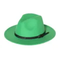 Groene vilt hoed detail, elegante zwarte lederen riem met metalen gesp, retro winterstijl. - M (56-58cm) / Groen