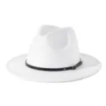 Weißer Wollfilz Fedora Hut mit schwarzem Gürtel und Metallschnalle, elegante britische Mode. - M (56-58cm) / Weiß