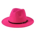 Detailaufnahme des leuchtend pinken Fedora-Huts mit schwarzem Gürtel und Metallschnalle. - M (56-58cm) / Fuchsia