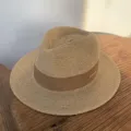 Sombrero de paja de verano para hombre y mujer, fedora clasico de playa con cinta marron. - Cinta Caqui Fedora / Caqui