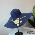 Damen Strohhut mit breiter Krempe und Blumenstickerei für Sommer Strand und Reisen - M (56-58cm) / Marineblau