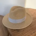 Sombrero de paja de verano con cinta azul, elegante sombrero de sol de playa plano para mujeres - Cinta Azul Claro Fedora / Caqui