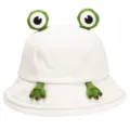 Close-up detail of white bucket hat with cute 3D cartoon frog eyes and embroidered hands. - M (56-58cm) / Off-white Frog